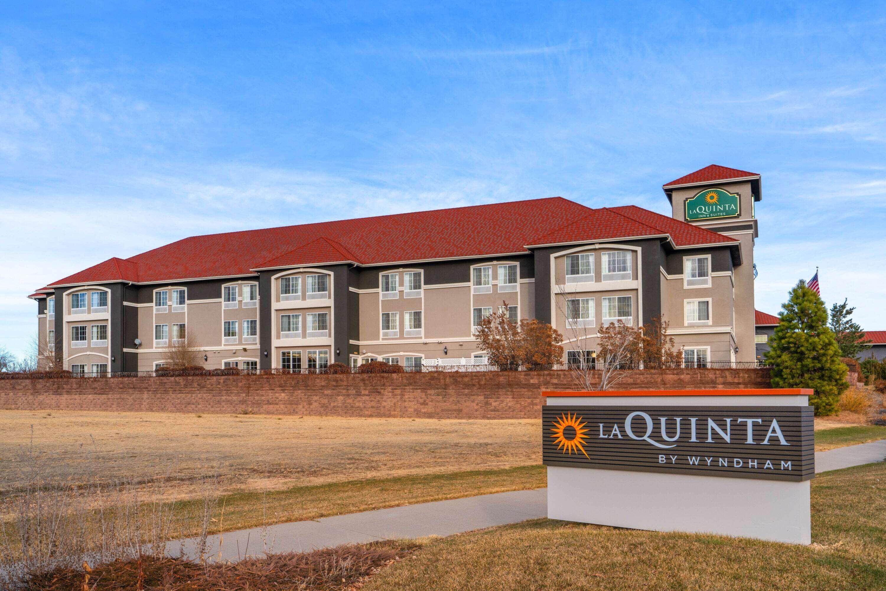 La Quinta Inn & Suites By Wyndham Loveland Estes Park Exterior photo